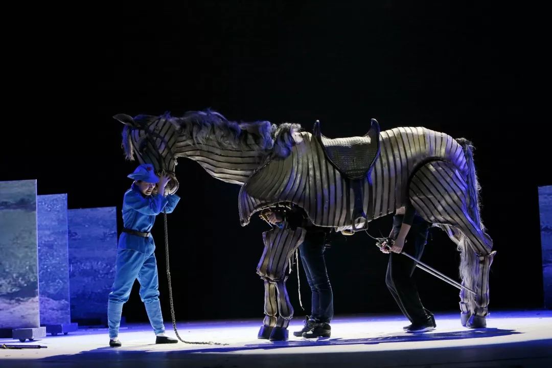 用生动的方式让孩子了解历史木偶剧红军的战马