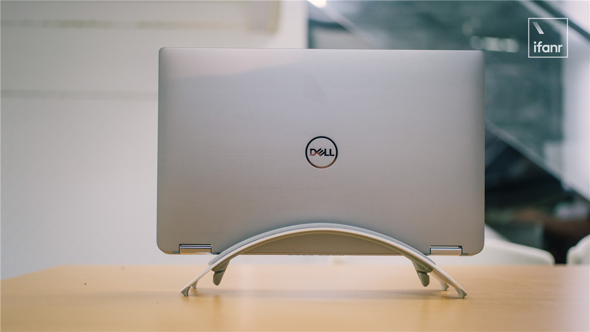 可以这么说,这款 latitude 7400 二合一笔记本是戴尔笔记本阵营中金属