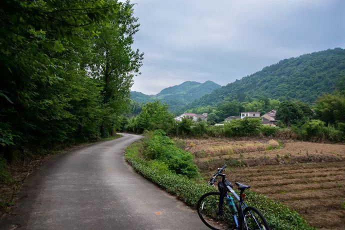 骑行泾县铜山陈家宕dàng这里的居民都姓曹