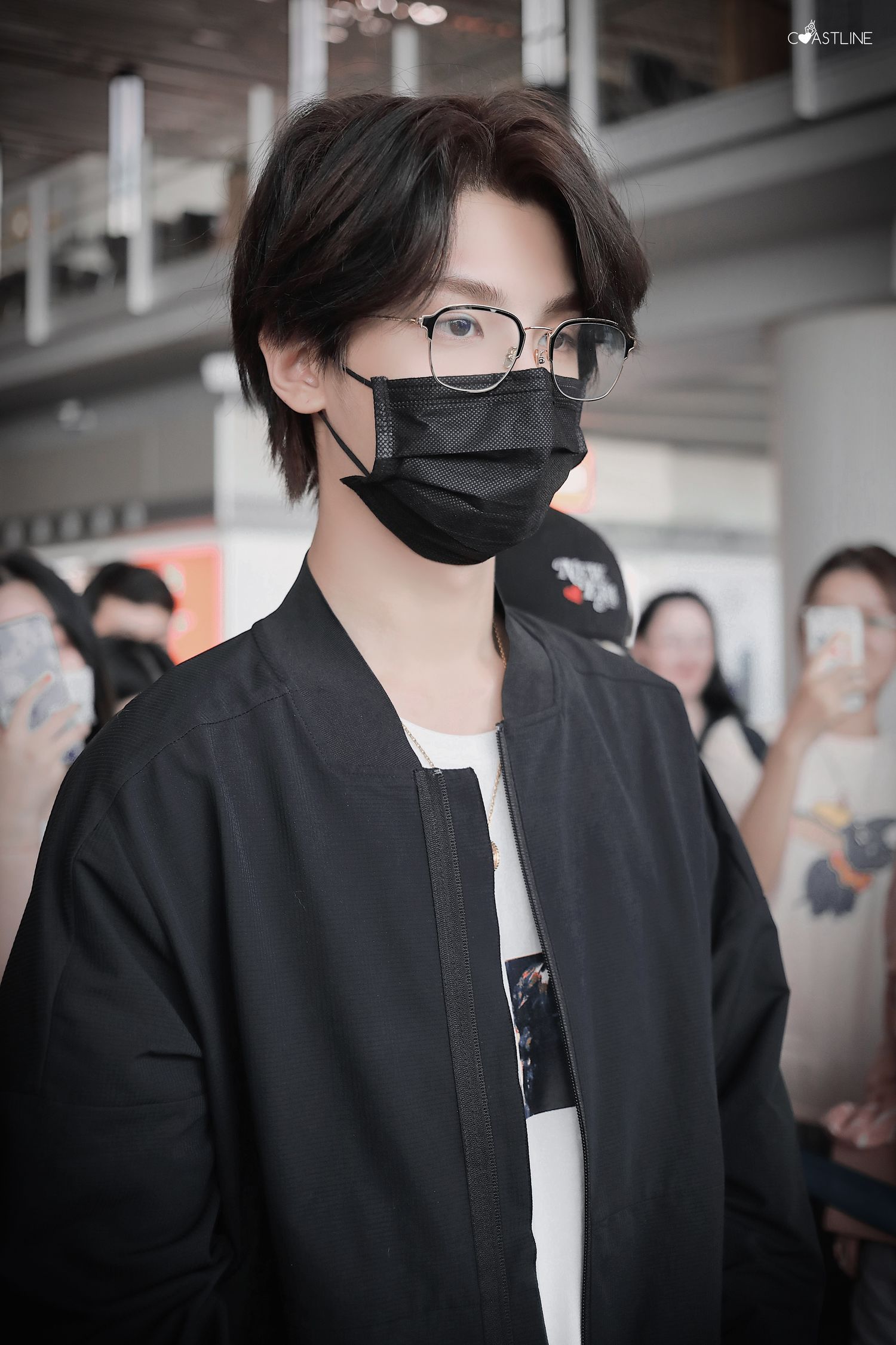 今日份justin新鲜饭拍来啦!看看换了发型发色的帅气小贾