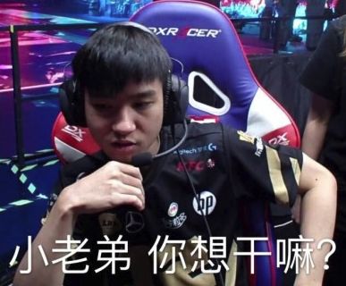 神探苍扒瓜严君泽退役后成代言人和知名球星合照练习生发型瞩目