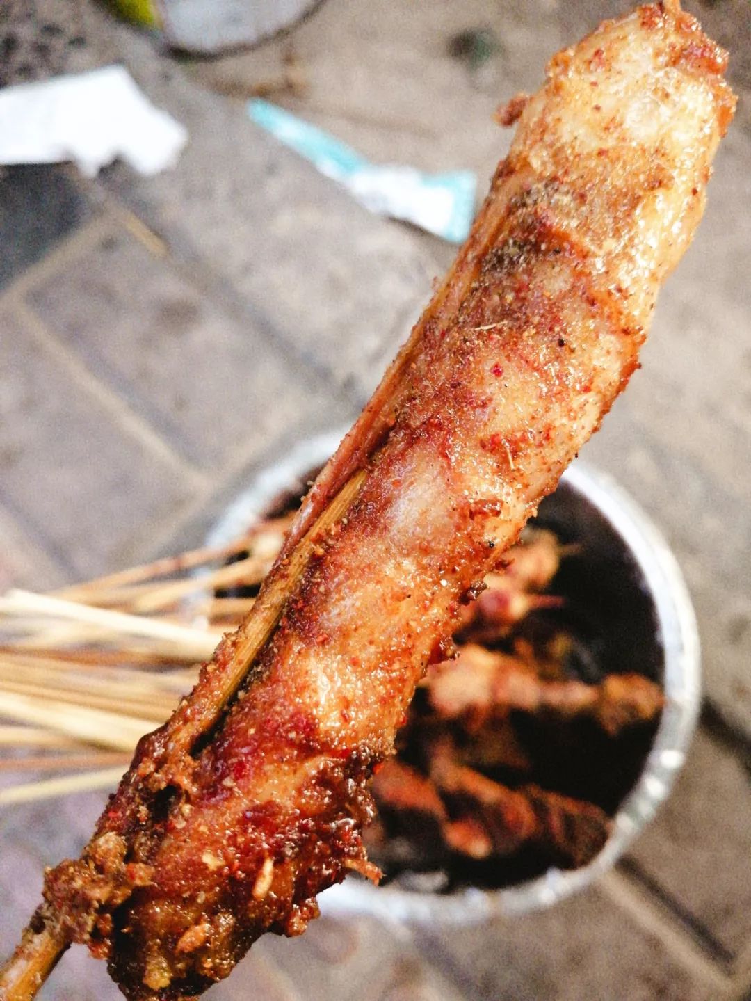 又破又旧却是火了15年的老牌炸串店!开门就排队!