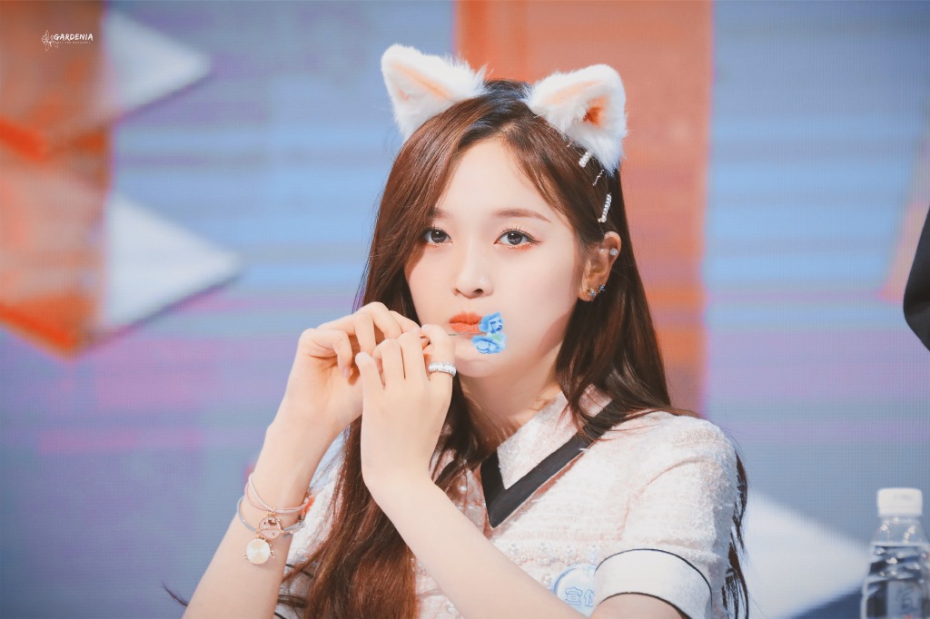 原创吴宣仪戴猫耳朵超可爱,却被吐槽没创意,疑似模仿迪丽热巴?