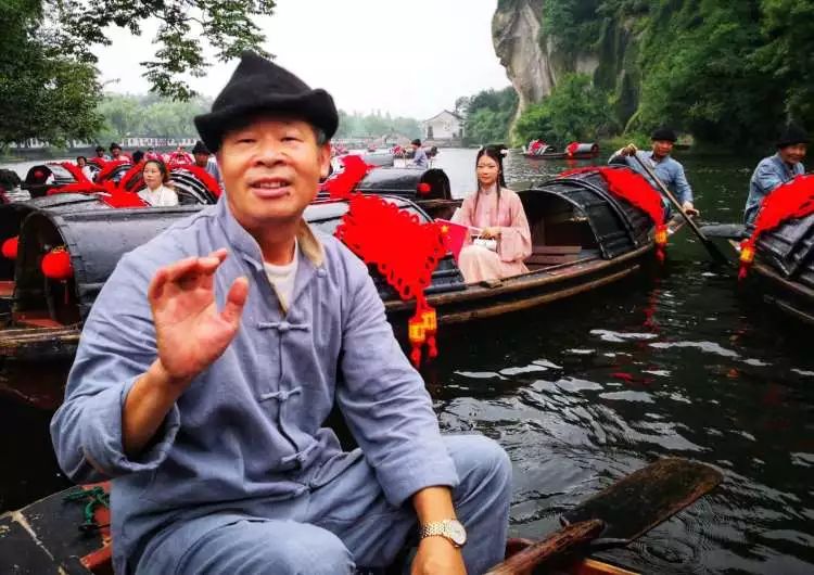 绍兴乌篷船"快闪"喜庆祖国70华诞