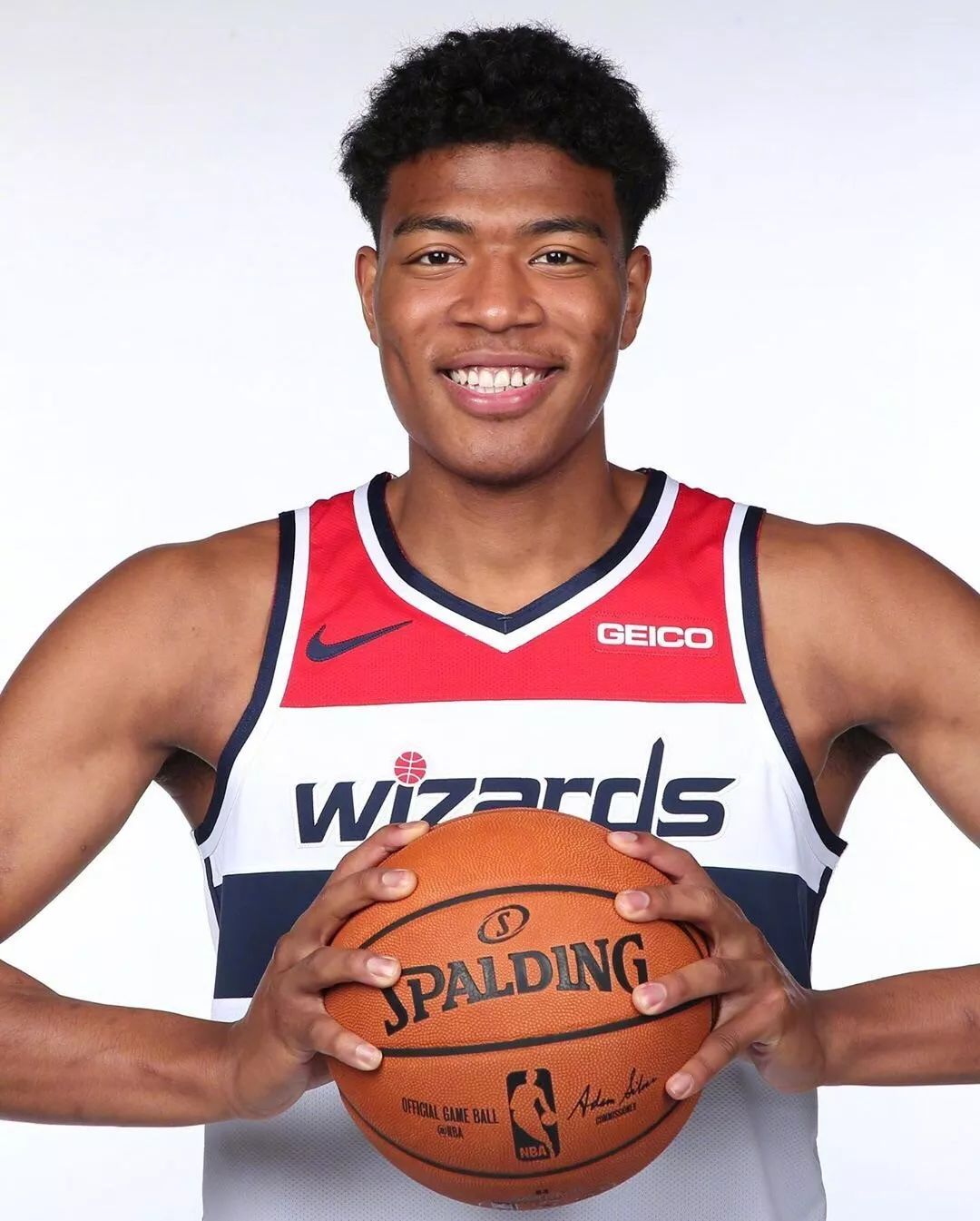 另外,八村塁已经选定球衣号码——9号.