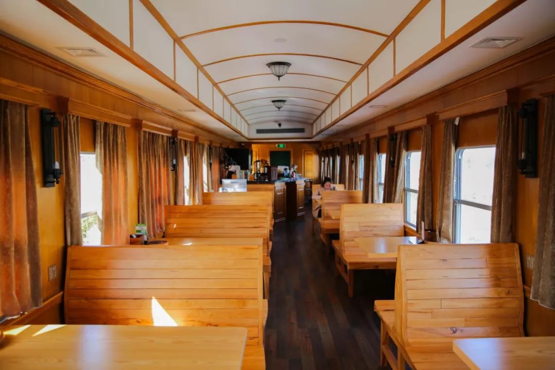 好看的网红餐厅千篇一律金昌的火车头餐厅万里挑一