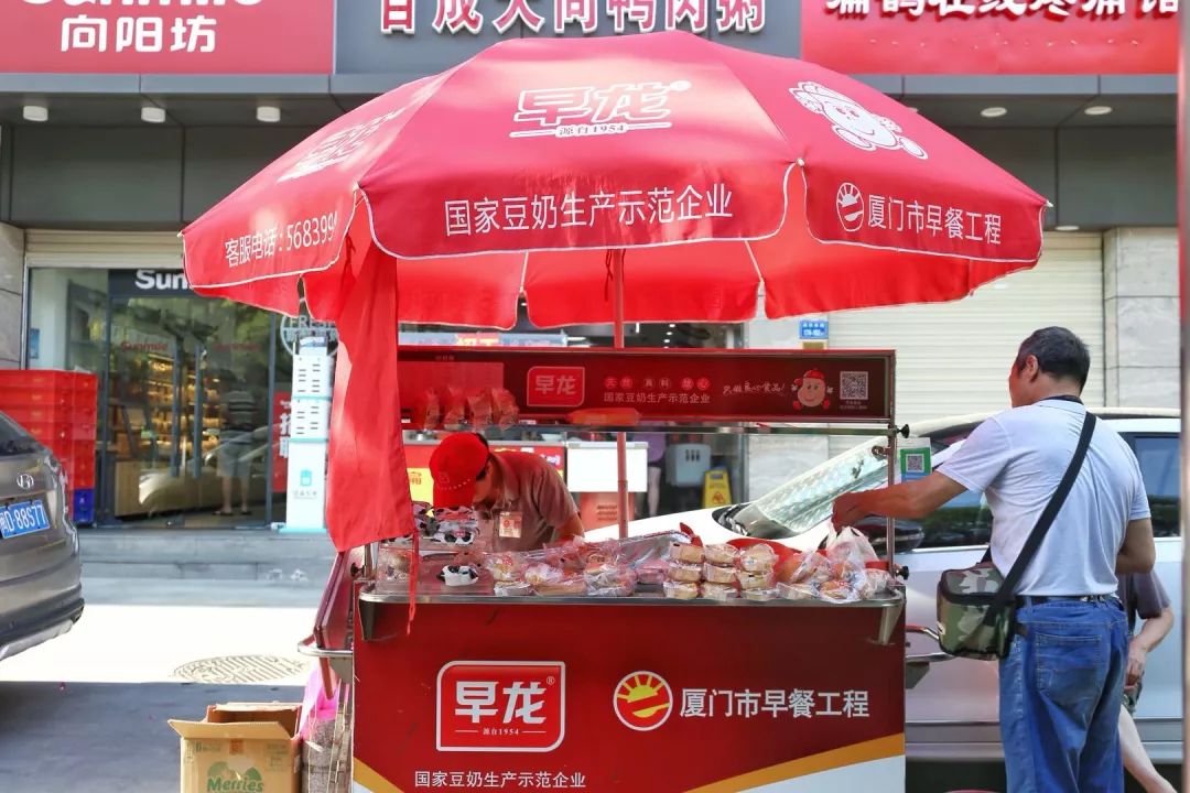 21年,每天温暖30万人,街头凌晨5点的坚守,厦门人欠早龙一声"谢谢!