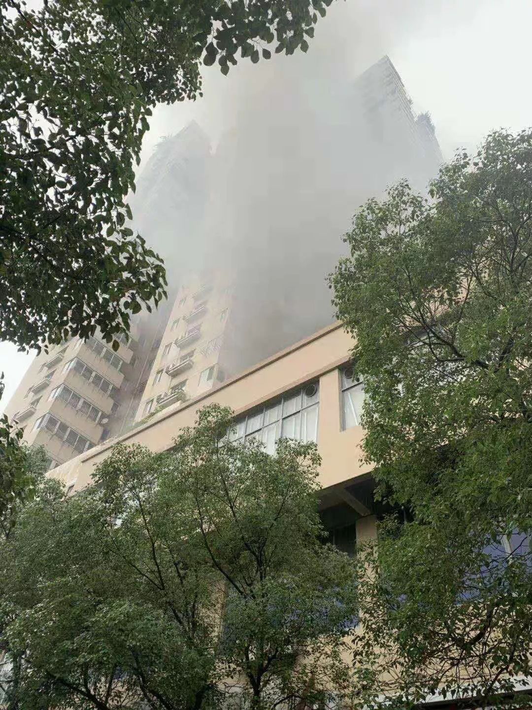 视频温州南国大厦突发大火现场曝光