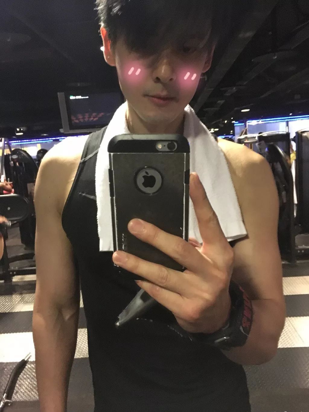 让人无法相信他是42岁大叔,真的冻龄啊!_郭品超