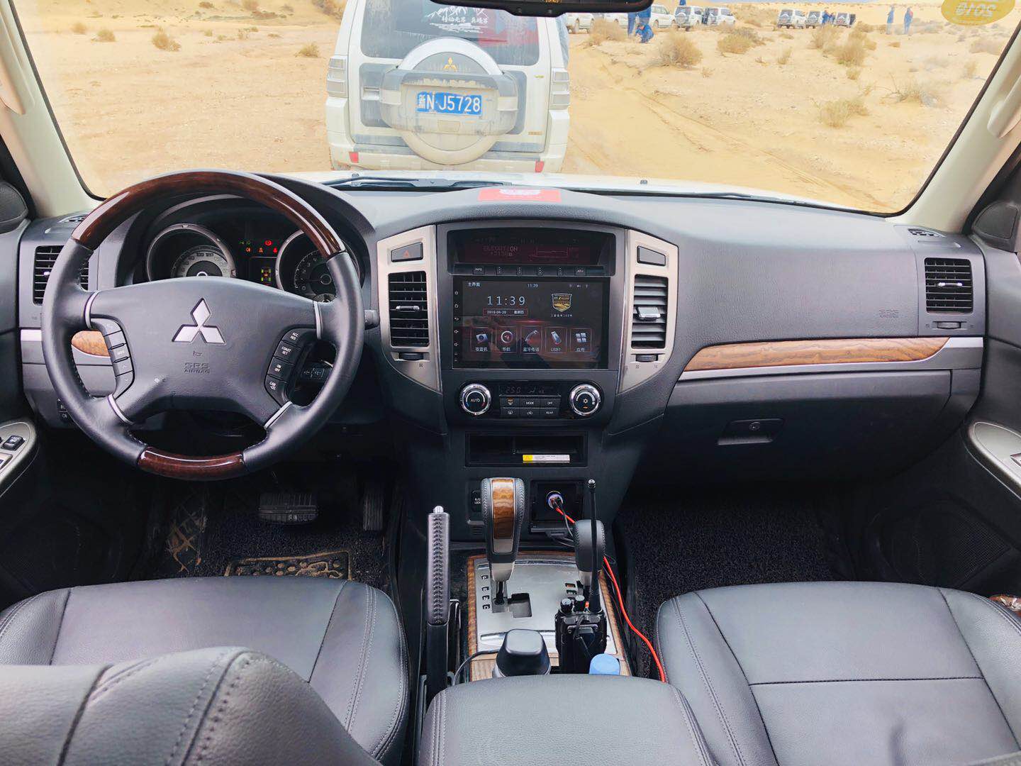 内饰:全座舱山猫印记彰显高贵质感2020款帕杰罗在外观增加了山猫的