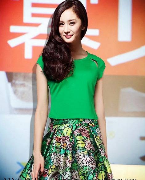 女明星驾驭绿色衣服,杨幂唐嫣刘诗诗杨颖,你觉得谁穿绿色最好看