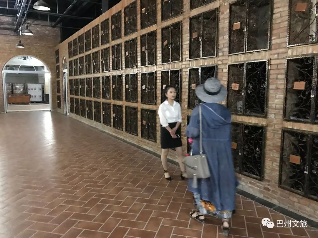 美女编辑探访记寻找巴州天塞酒庄最美葡萄酒