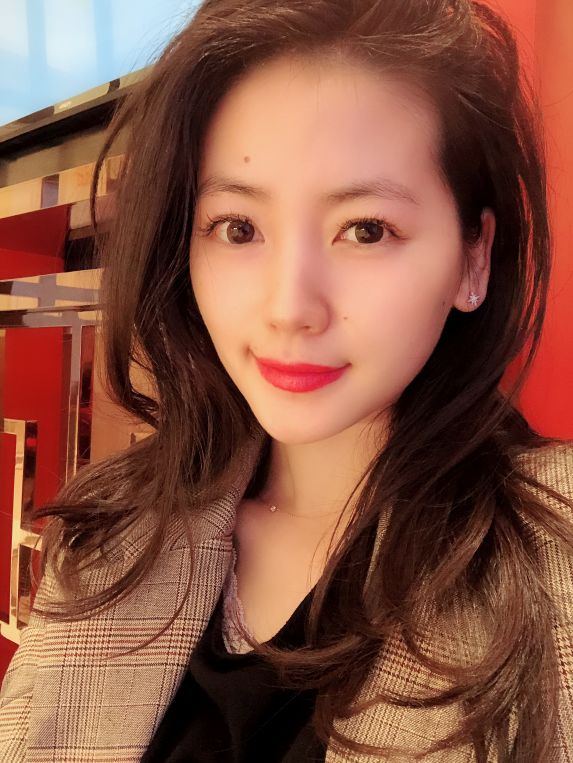 四川分公司蒋华容 许明珠6月25日"青"山远黛,嫩绿"彤"红,最美紫金花城