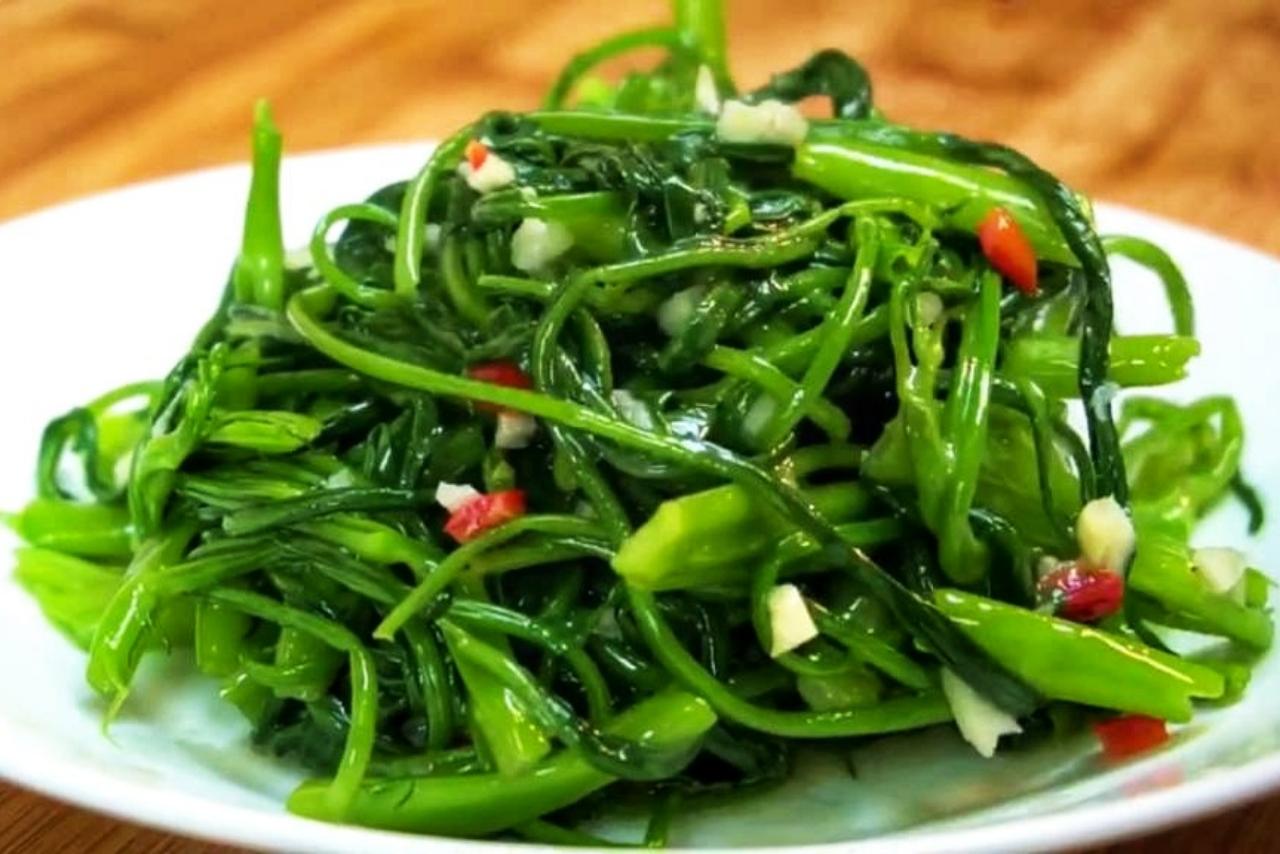 有的菜香味,就必须搭配重味儿的配料,比如饭店经常吃到的蒜蓉炒通心菜