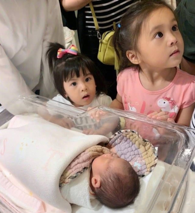 原创贾静雯不再选择逃避正面回应四胎话题9个字让人无言以对