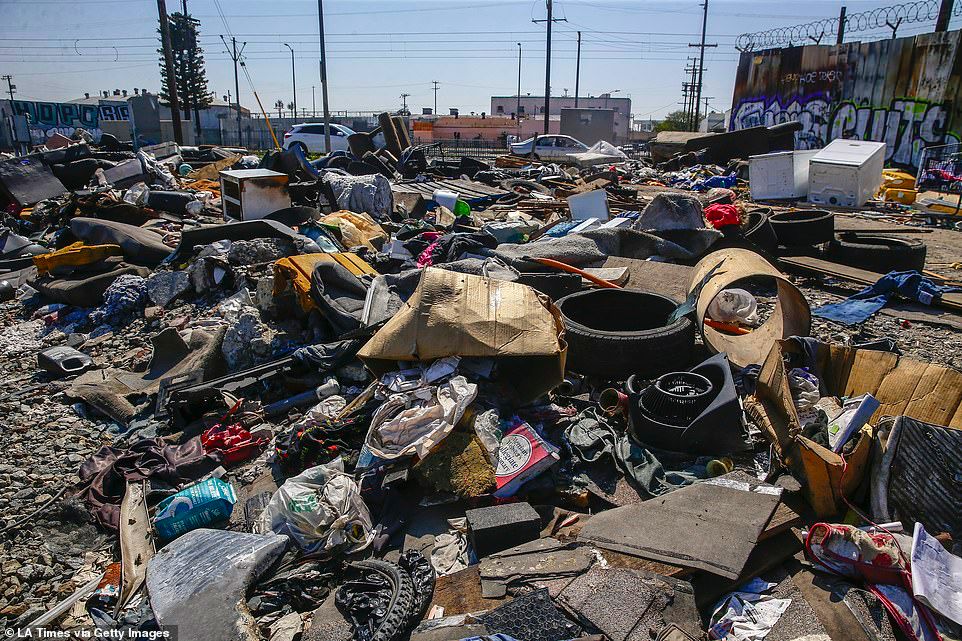 天使之城洛杉矶垃圾成堆近6万homeless在街头游荡但政府的处理方案让