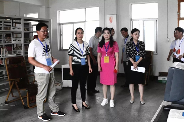 县人大常委会副主任廖富国,副县长陈巧先后到洪山镇中心学校,随县一中