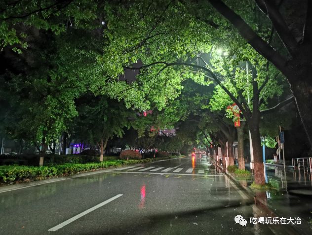 雷雨深夜暴走4小時60張照片10000步小編親自帶你見證深夜大冶