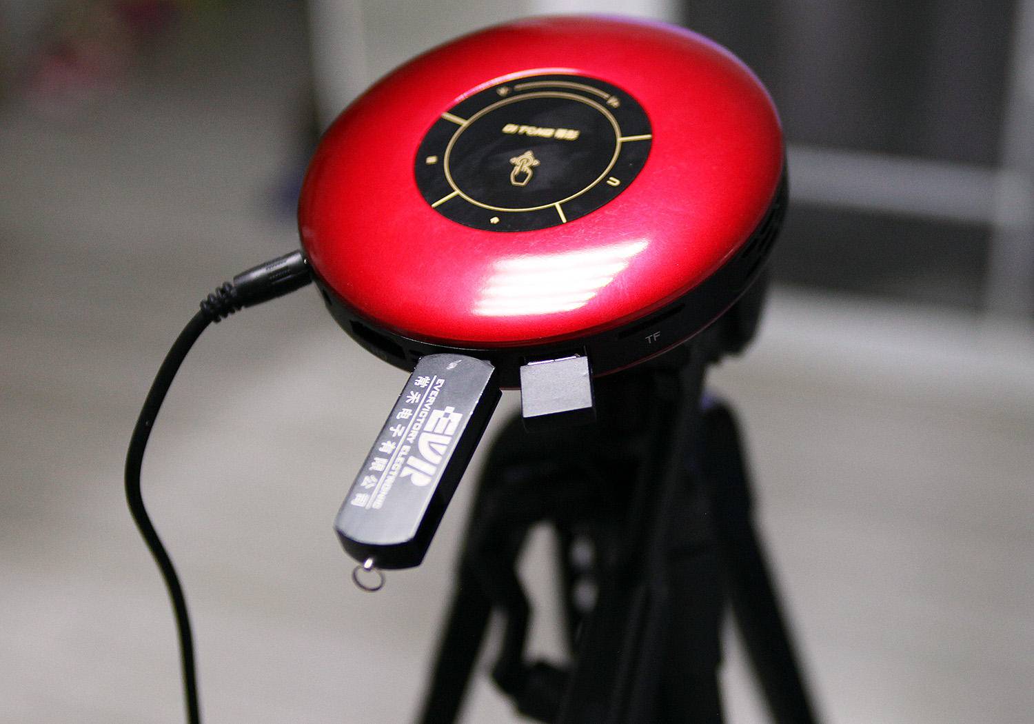 原创家里没地方这个可以放进口袋的蒂彤投影仪值得买