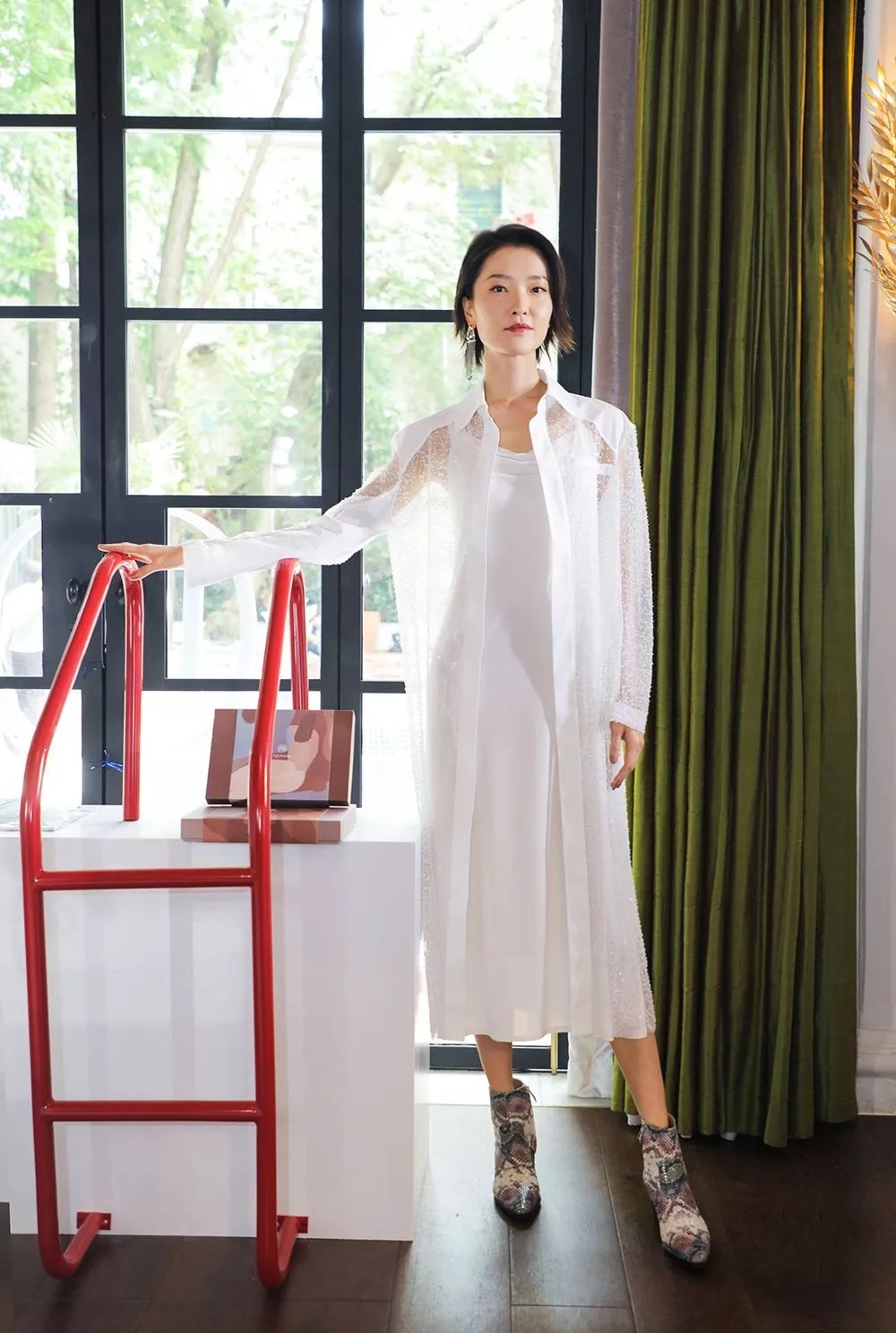 在神秘泳池派对上,向麦子,谭元元,杜鹃问了女人们都关心的问题