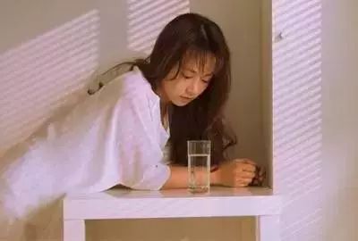 女人,再爱一个人,也不能为他做这四件事!