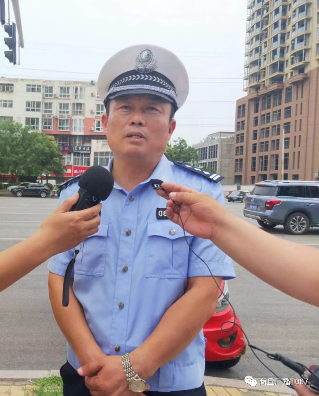 商丘交警二大队大队长郭刚:"通过近段时间的交通治理,我们可以感觉到