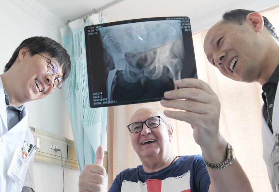 一块牌子让英国患者下决心在洛阳正骨接受手术