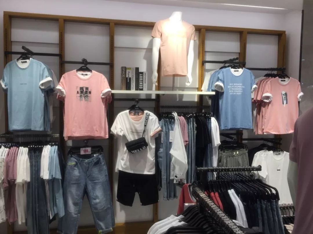 新万人天地二楼埃马森盛大开业