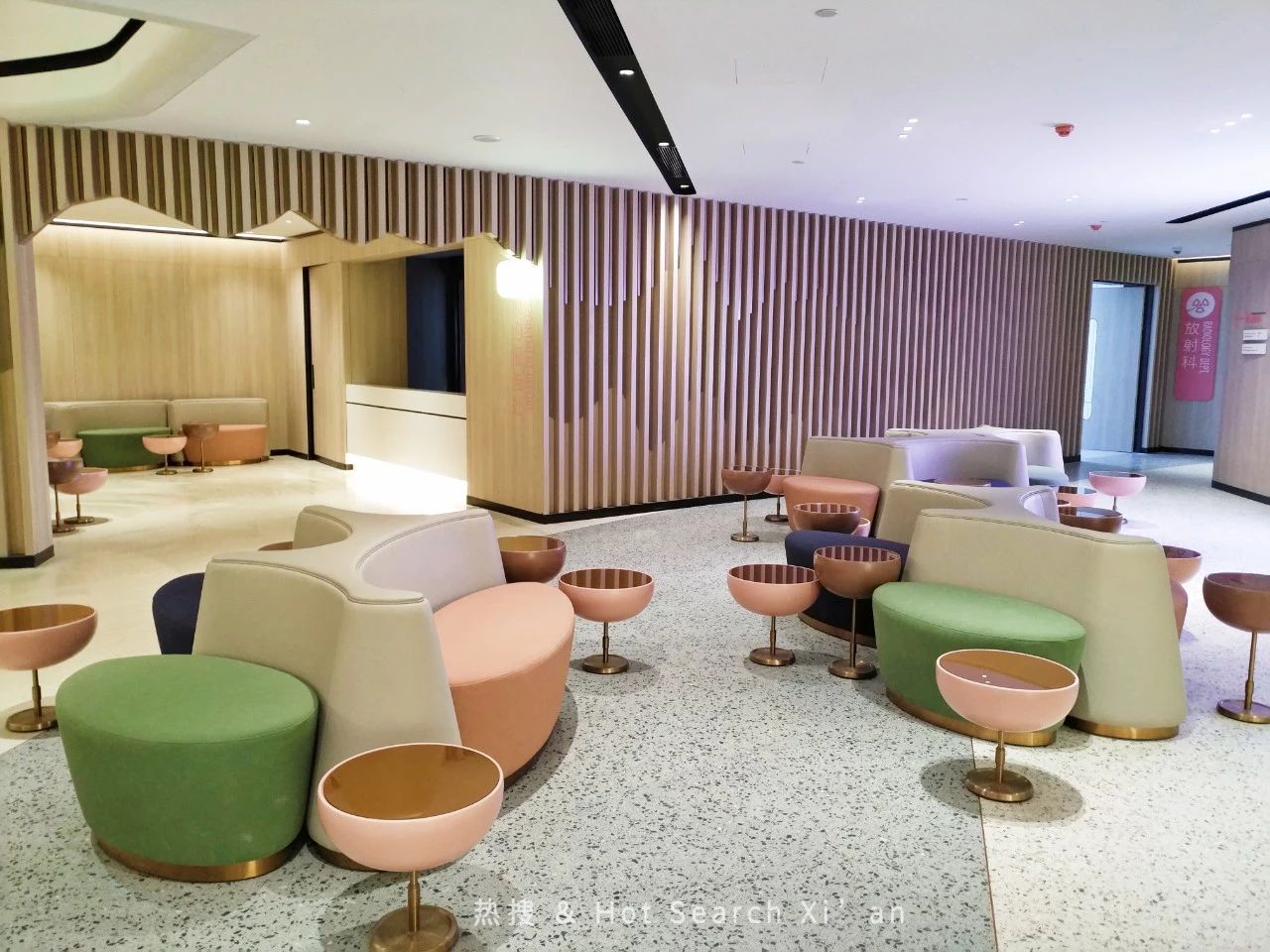 休息区,咖啡厅等配套设施一应俱全,感觉进入的不仅是一家医院,更是一