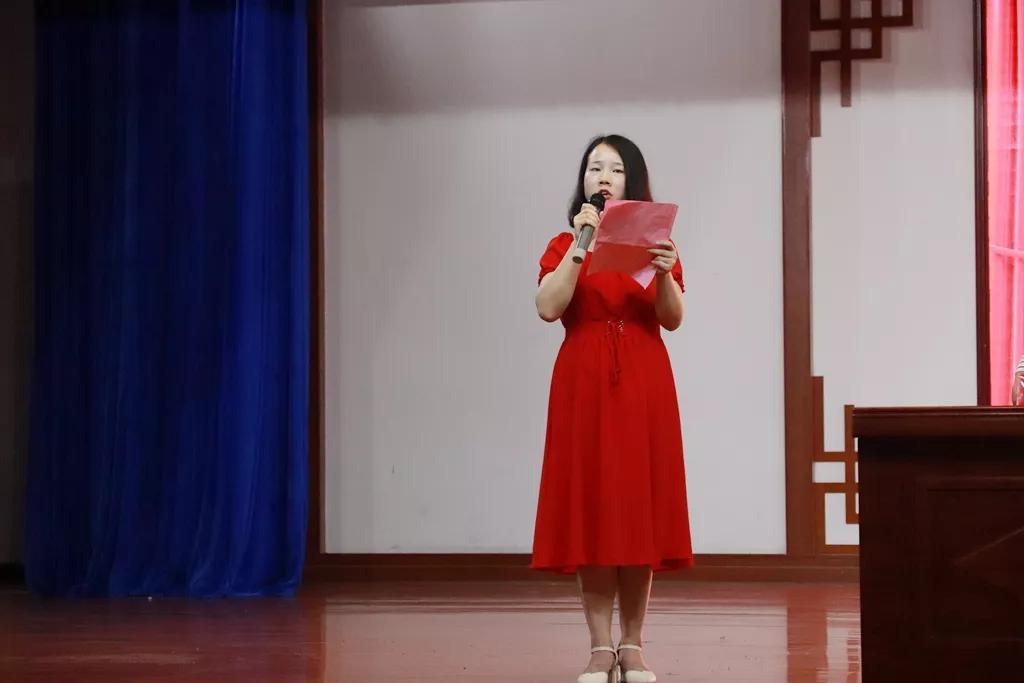 家校携手助力新高考湘乡四中召开高一年级家长会