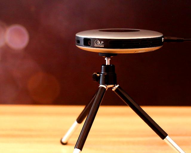 千元级微投带来超强表现蒂彤t6微型投影仪让你随身掌控