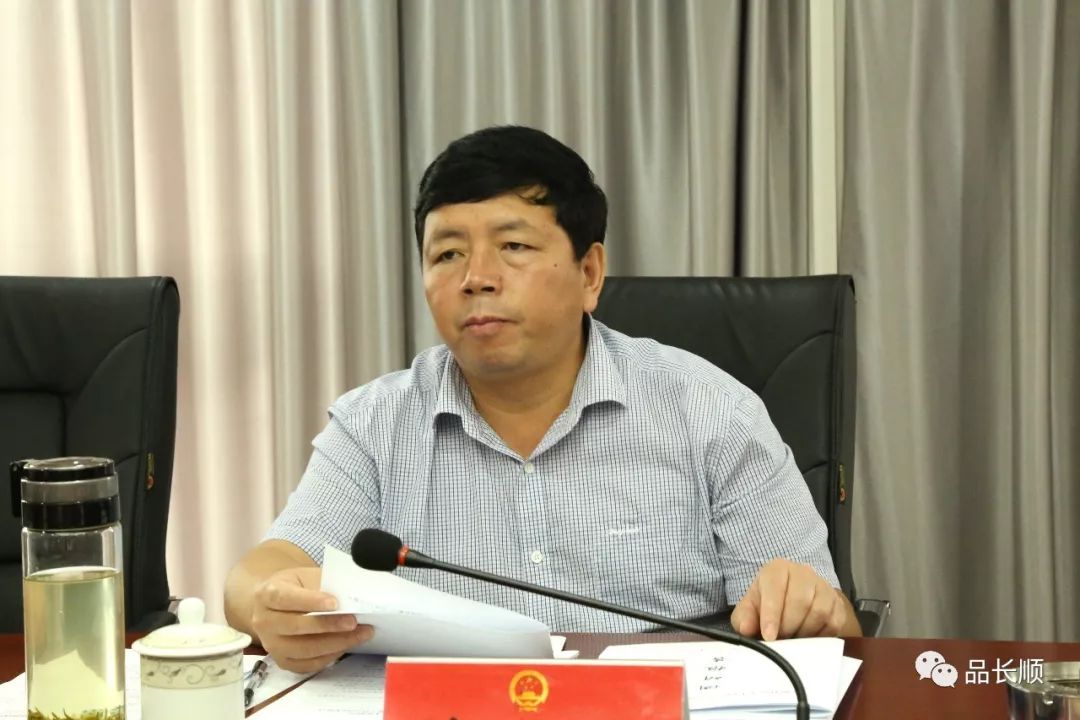 免去:罗世雄长顺县人民检察院检察员职务,赵达建长顺县工业和信息化局