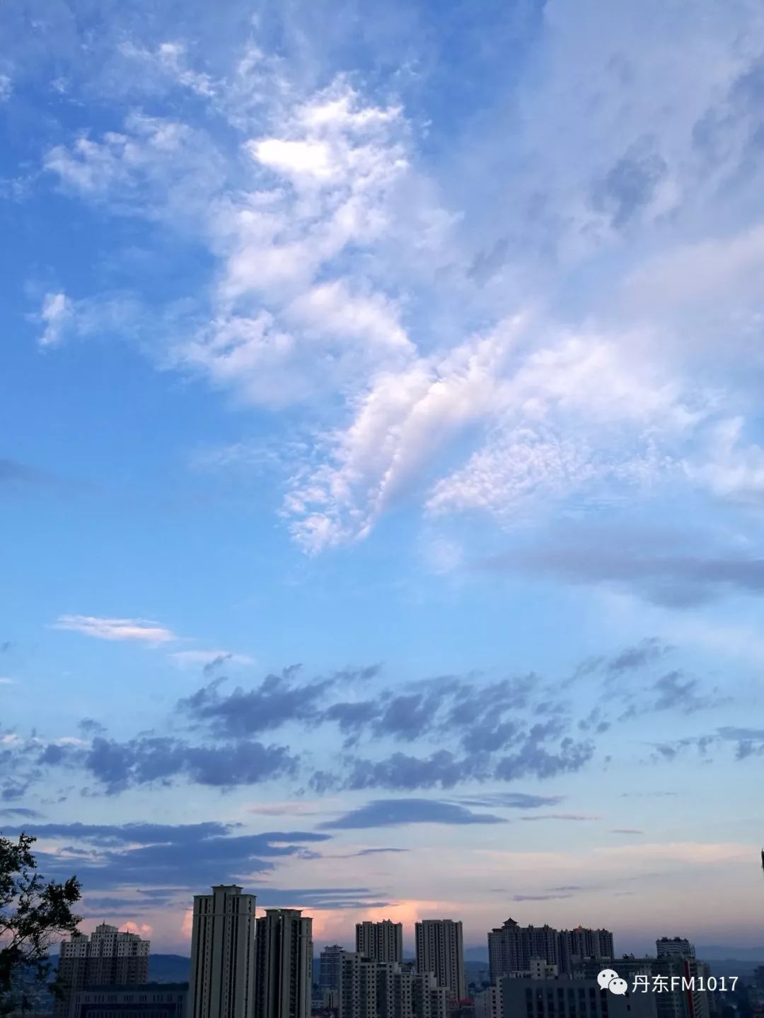 丹东天气阳光充足气温冲高本周最热的一天来了虹云雷雨大片云集