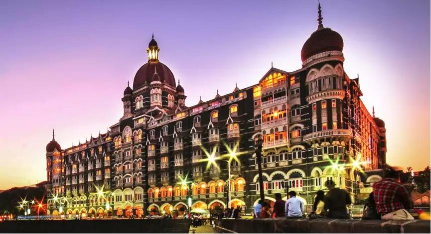 《孟买酒店》 那天,最先遭到袭击的是贾特拉帕蒂·希瓦吉火车站和