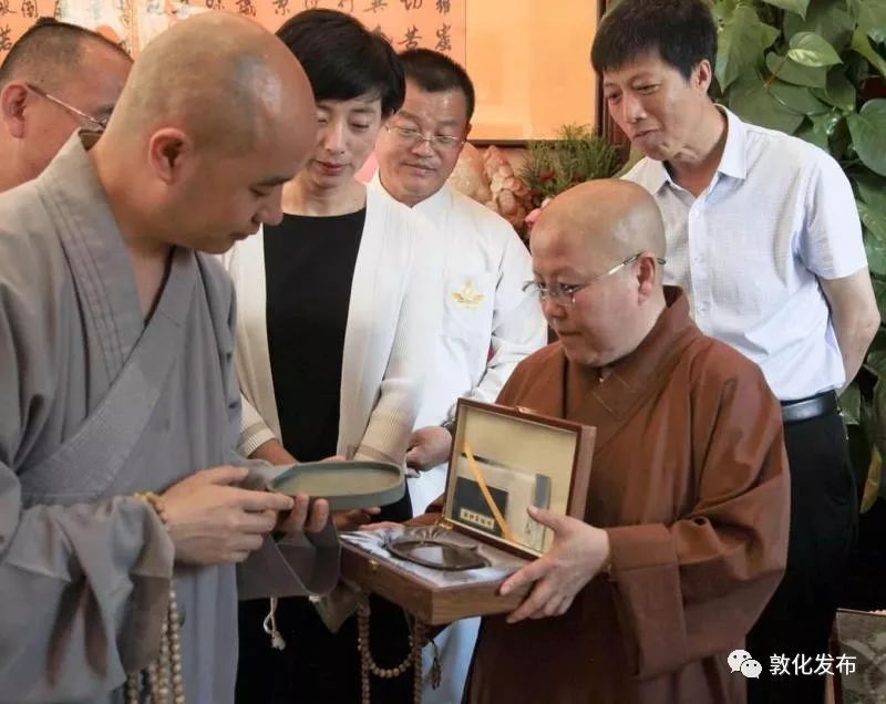 宗性法师一行参观了正觉寺,佛教文化艺术馆,环湖路慢行系统,吉祥花海