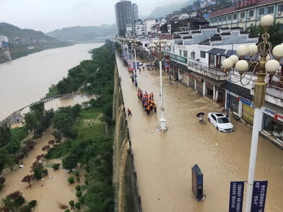 贵州多地遭遇大暴雨,余庆人的朋友圈是这样的!_洪水