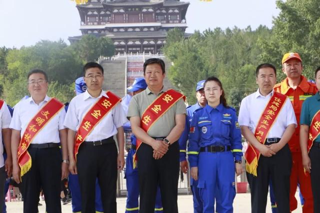 和林格尔县开展"安全生产月"咨询日活动