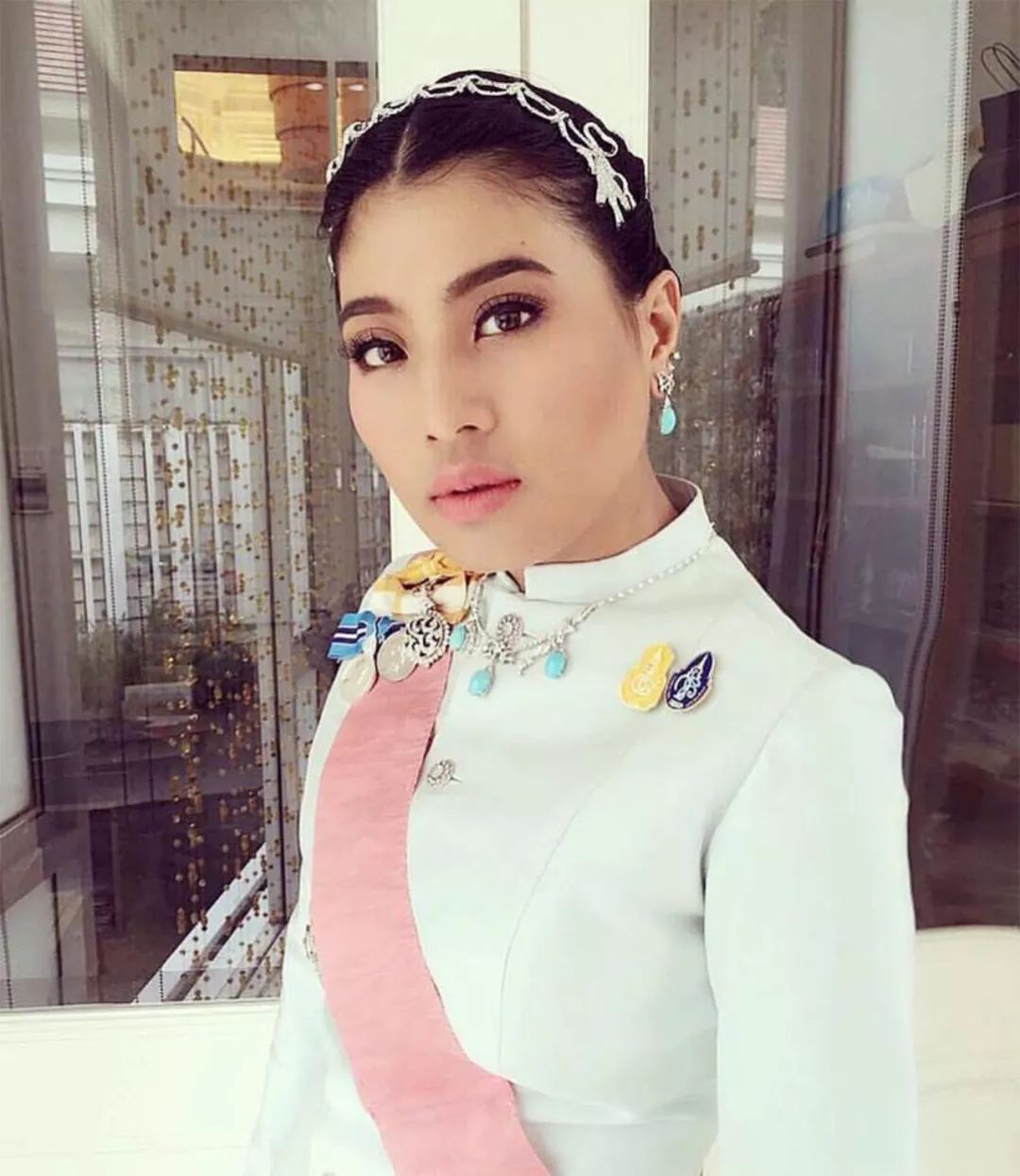 原创67岁泰王四个妻子命运不同但得意的竟不是王后而是二婚王妃