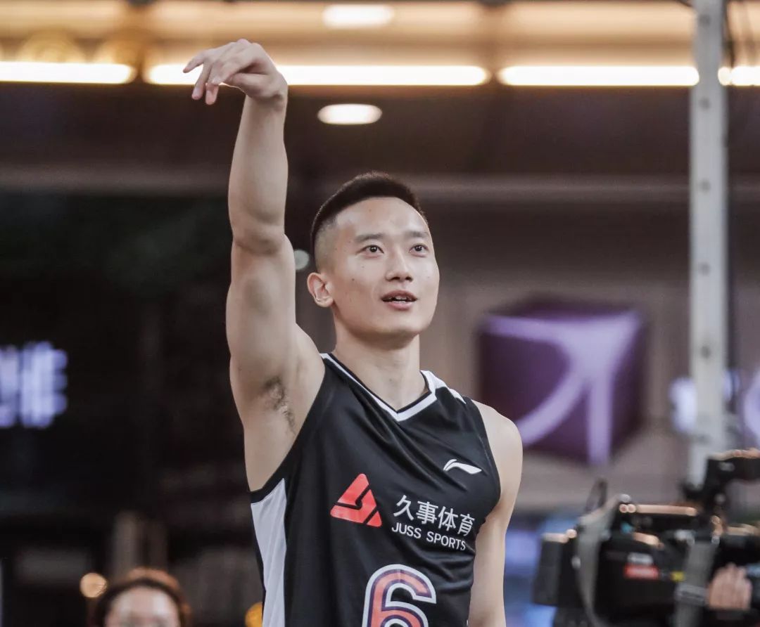 当唐子豪参加扣篮大赛啦啦队评委会给多少分