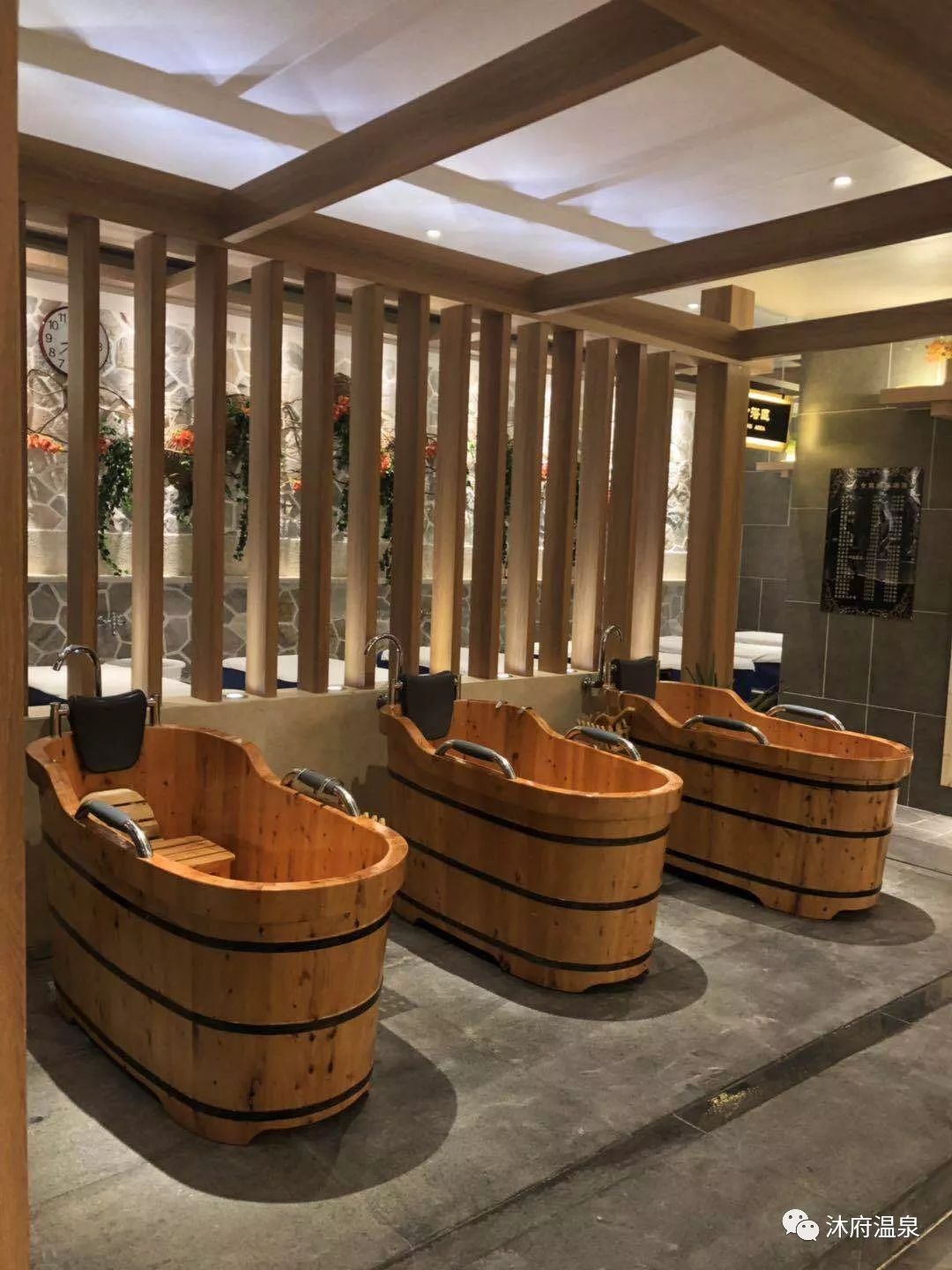 汤泉沐府温泉长按识别二维码进入购买页面,下拉到页面底部,有惊喜哟