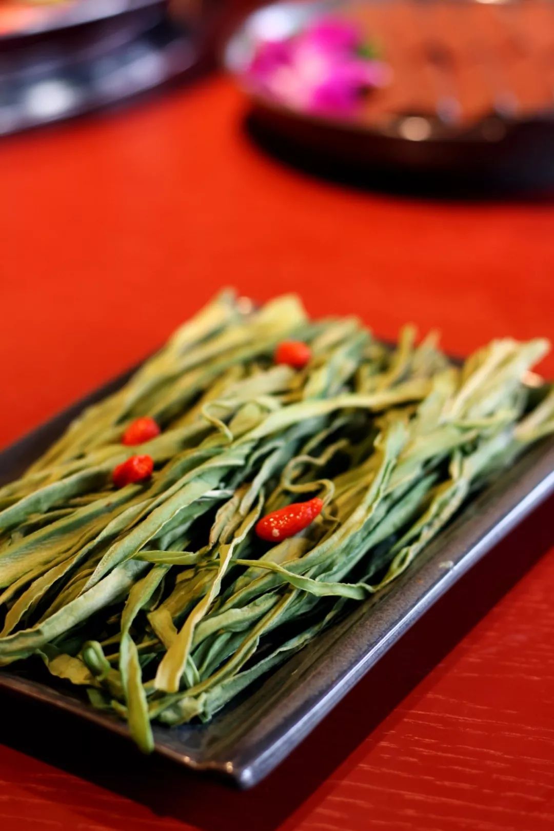 辣锅涮菜里的一绝五碗鲜贡菜才得此一碗实则在涮锅中身经百战吃