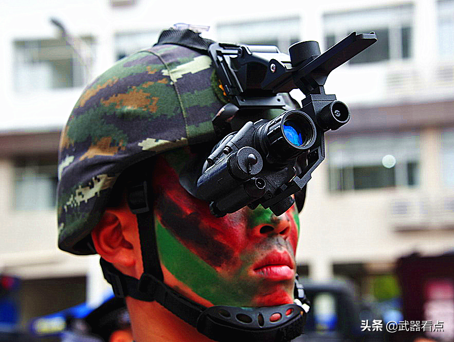 军事丨特警装备超二代单筒夜视仪,市场价一般在35万或更高