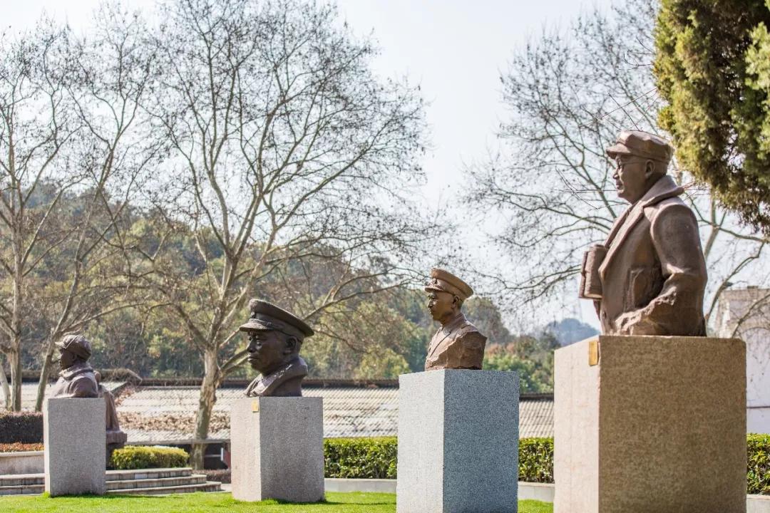 结束后,湖北省社会组织总会会长文增显,原湖北省武警总队政委张万华