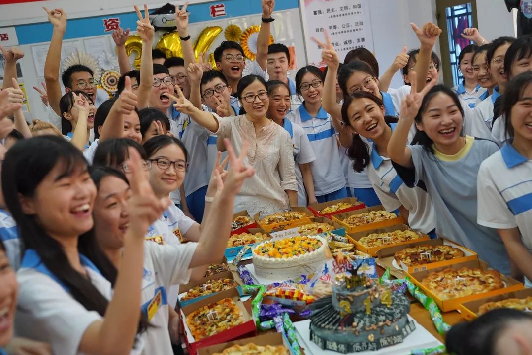 澄海中学2019年毕业照火了