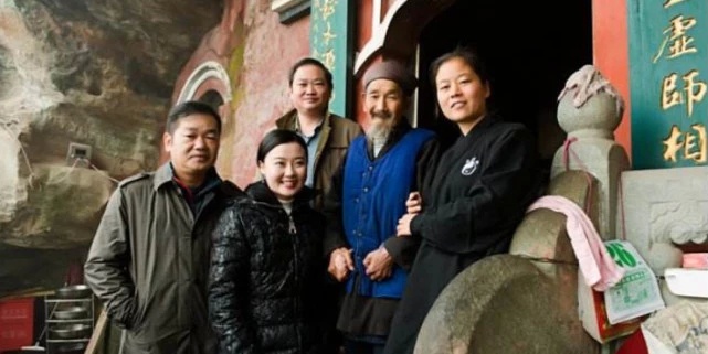 武当山有位道士守护太子洞26载,从不给游客算卦骗钱,道行极高!