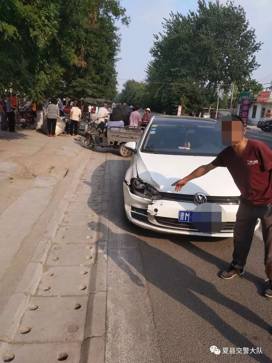 临夏线行驶到司马村时与孙某驾驶的电动三轮车(后乘坐卢某和卢某)相撞
