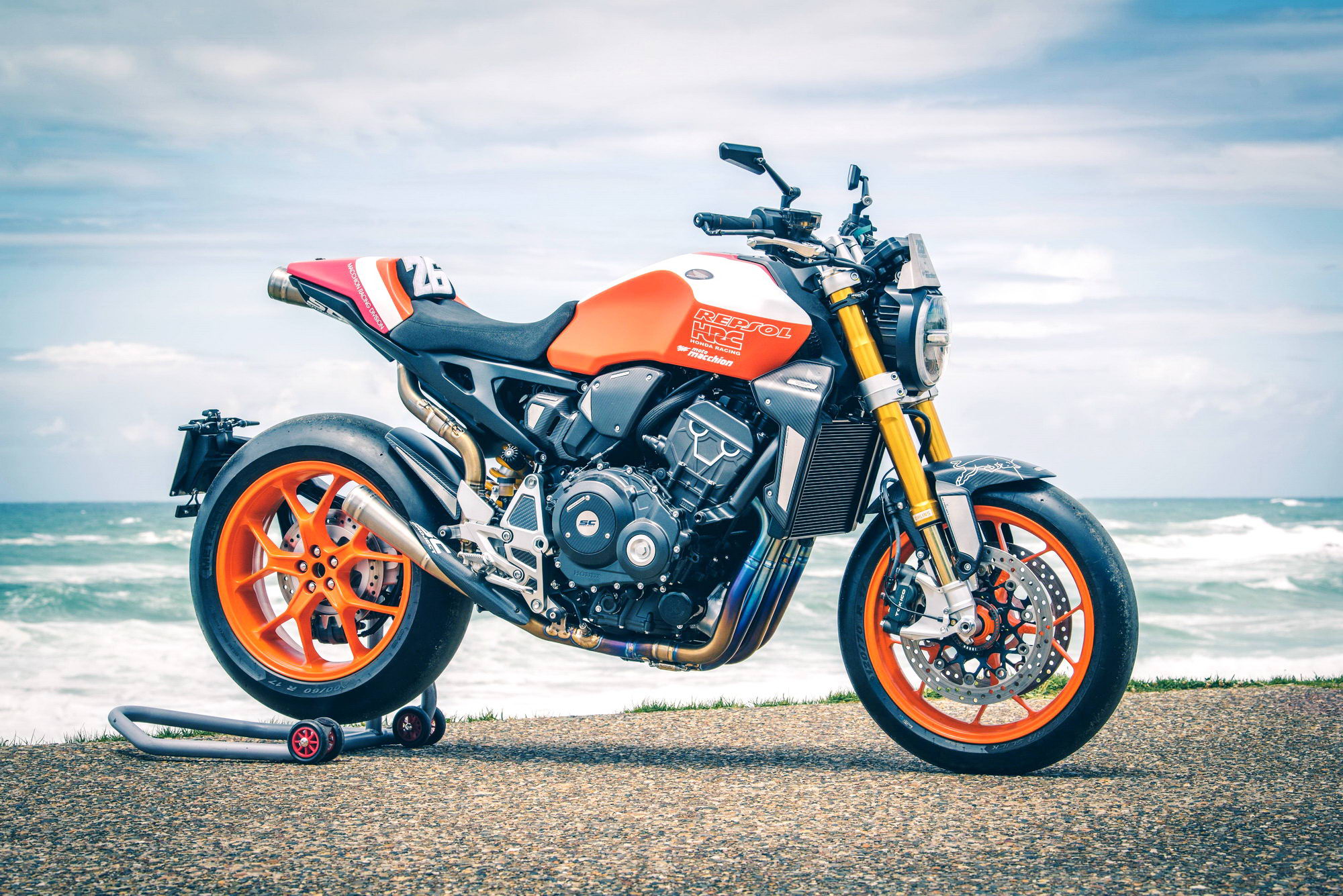 纪念首款直四车型面世五十周年,三款 honda cb1000r 定制