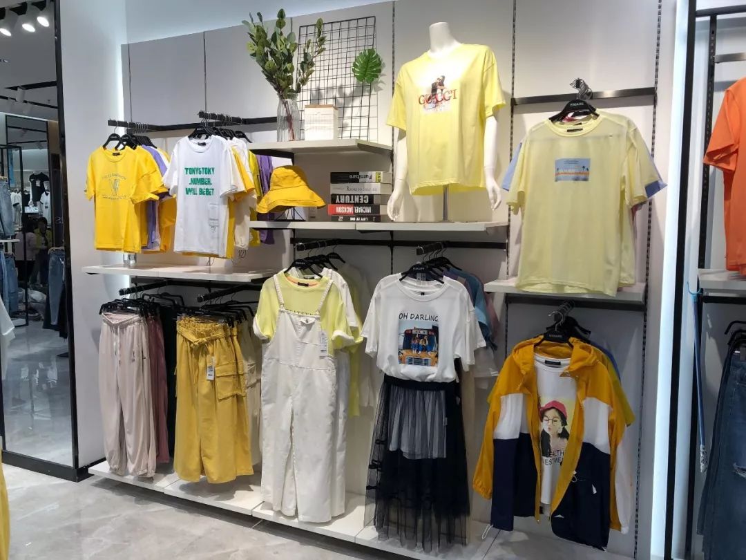 新万人天地二楼埃马森盛大开业