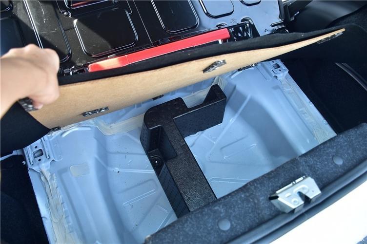 实拍比亚迪e1:搭载10.1英寸旋转屏幕而且可玩性很高