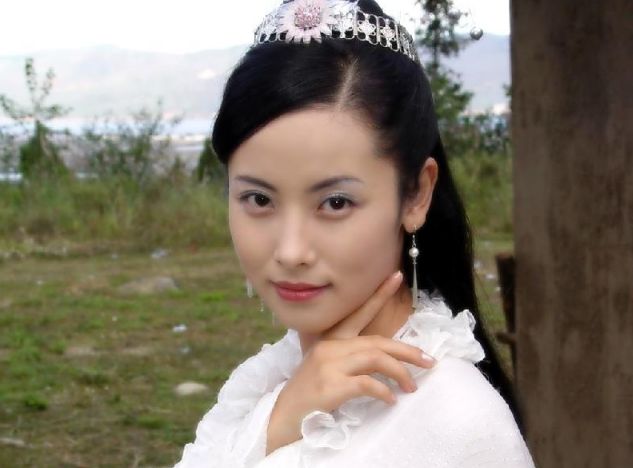 张国立捧了她十二年,当年被刘威甩了,如今收获美好姻缘_杨若兮